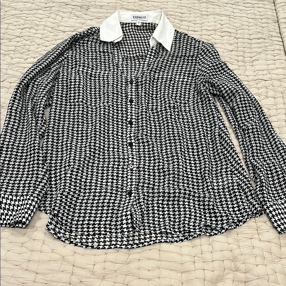 Express Black and White Houndstooth Women’s Shirt